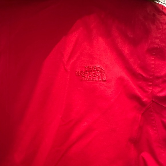 Women's Red Fur-Trimmed North Face Jacket - Picture 5 of 6